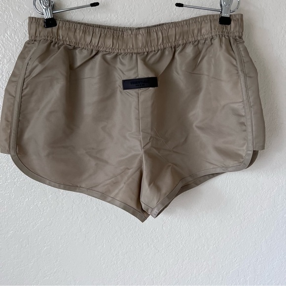 NWT Fear of God ESSENTIALS running shorts size L - Picture 11 of 12